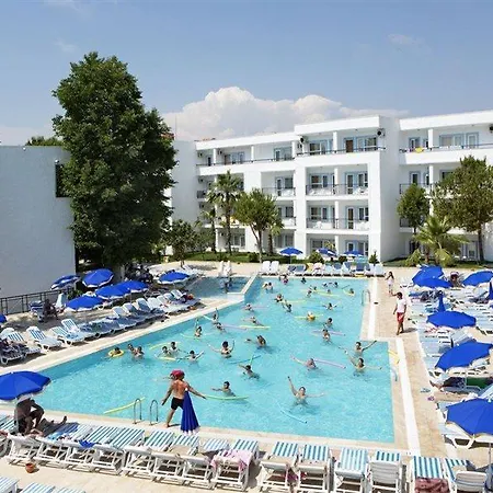 Larissa Club فندق