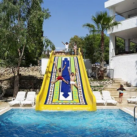 فندق Larissa Club 3*