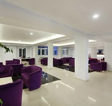 Larissa Club فندق 3*