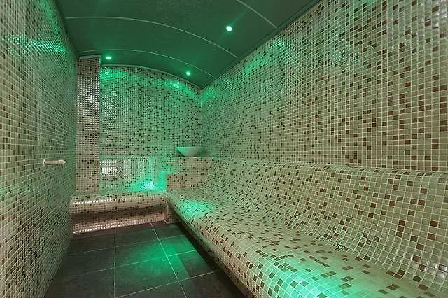 Отель Larissa Club 3*