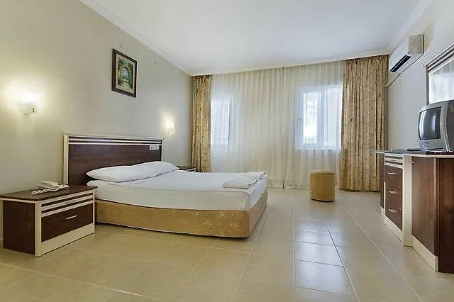 Larissa Club 3* Side